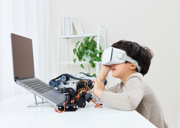 How the Education Sector Achieves Personalized Learning and Enhances Teaching Quality Through AI