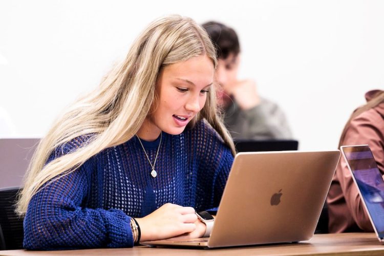 AI for Personalized Education: Tailoring Learning Experiences