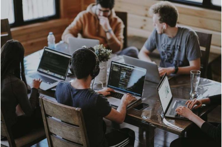 How to Optimize Team Collaboration and Enhance Work Efficiency Using AI Platforms