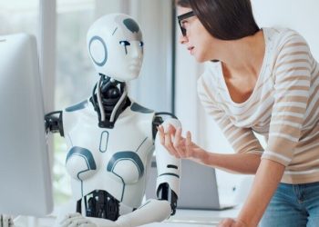 How Do Big Data Analytics Experts Assess the Current Challenges in Data Privacy Protection?